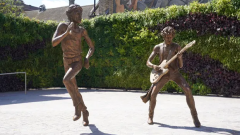 The Rolling Stones, la città di Dartford ha realizzato due statue per Mick Jagger e Keith Richards. Guarda le immagini