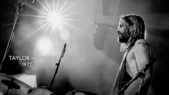 Taylor Hawkins, il tributo trasmesso durante i Grammy Awards 2022. Guarda il video