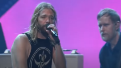 Foo Fighters + Roger Taylor - Under Pressure (Taylor Hawkins vocals)