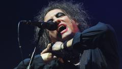 The Cure, Robert Smith racconta la storia di Lovesong: "Fu il regalo di nozze per la mia amata Mary"