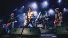 The Darkness: le foto più belle e la scaletta del concerto a Nonantola