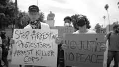 Machine Gun Kelly e Travis Barker suonano Killing In The Name dei Rage Against The Machine in memoria di George Floyd