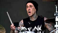 Blink-182, Travis Barker sta meglio. Il messaggio per i fan: "Ho rischiato la vita per una brutta pancreatite"