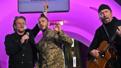 U2, Il concerto a sorpresa nella metropolitana di Kiev: "Stand by Ukraine!". Guarda il video