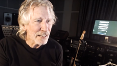 Roger Waters lancia l'appello (in italiano) per l'apertura dell'ospedale di Cariati, in Calabria. Guarda il video