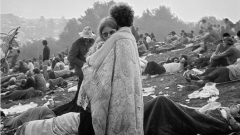 Woodstock: è morta Bobbi Kelly Ercoline, la ragazza innamorata della fotografia simbolo del festival