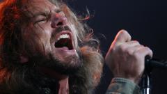 Eddie Vedder racconta la storia del suo vero padre: “Ecco perché perdonai mia madre per non avermelo mai detto”