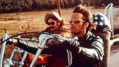 Easy Rider, tutti gli eccessi del cast sul set del film. Peter Fonda: "Dennis aveva l’alcol, Jack la marijuana e tutta la crew prendeva acidi"