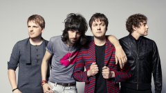 I Kasabian prendono le distanze da Tom Meighan: “Non ha detto la verità ai fan. La violenza di qualsiasi tipo è inaccettabile”