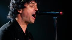 Green Day: a Londra sul palco con una fan disabile. Guarda il video