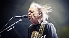 Neil Young debutterà al cinema in un film western diretto dalla compagna Daryl Hannah. Nel cast anche Willie Nelson!