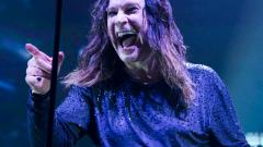 Black Sabbath: l’Aston Villa ha presentato le nuove maglie in collaborazione con la band. Guarda la foto

