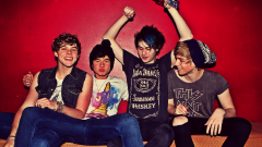 5 Seconds Of Summer - She Looks So Perfect