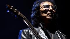 Black Sabbath, Tony Iommi racconta la storia di come ha perso le due falangi: "Per i dottori non avrei più potuto suonare"