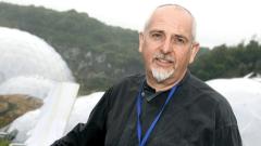 Genesis, Peter Gabriel e i litigi con Tony Banks
