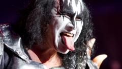 KISS, Gene Simmons si scaglia contro i no-vax e i no-mask: “Se siete negazionisti statemi alla larga e restate nell’ombra”