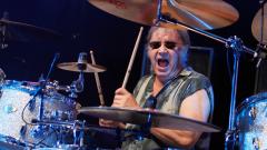 Deep Purple: Ian Paice colpito da un malore in tour. Ora sta bene. Leggi il suo messaggio
