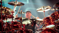 Neil Peart dei Rush votato come miglior batterista prog