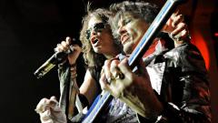 Aerosmith, Steven Tyler e Joe Perry di nuovo insieme sul palco dopo più di un anno. Guarda il video