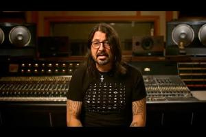 I Foo Fighters hanno presentato ufficialmente il nuovo batterista Ilan Rubin con un ironico video creato con l'AI