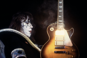 KISS: le reazioni delle rockstar alla scomparsa di Ace Frehley. Dave Grohl, Tom Morello, Steve Vai...
