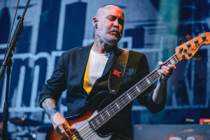 Limp Bizkit, è morto Sam Rivers, bassista e fondatore della band. Aveva 48 anni Limp Bizkit, è morto Sam Rivers, bassista e fondatore della band. Aveva 48 anni