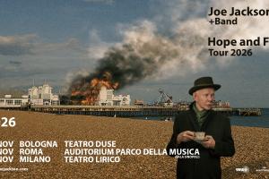 Joe Jackson: UFFICIALE in concerto in Italia a novembre 2026. Annunciato il nuovo album “Hope and Fury”