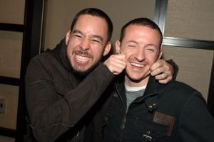 Linkin Park, Mike Shinoda racconta di quando la casa discografica voleva tagliarlo fuori dalla band: Linkin Park, Mike Shinoda racconta di quando la casa discografica voleva tagliarlo fuori dalla band: