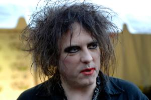 Robert Smith ha collaborato con i Twilight Sad nel nuovo singolo Waiting For The Phone Call. Ascoltalo qui