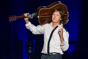 Paul McCartney annuncia un concerto a sorpresa (phone-free) per il 26 settembre. Tutti i dettagli