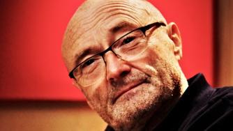 Phil Collins: “Non avevo mai ascoltato i Genesis, sono diventato il batterista grazie a un tuffo in piscina”