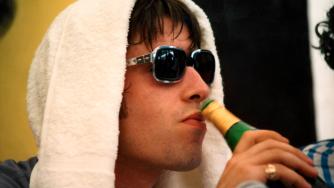 Liam Gallagher: "Se negli anni '90 ci fossero stati i social saremmo finiti tutti in prigione"
