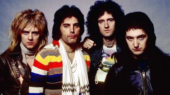 Queen, la vera storia di We Will Rock You e del suo videoclip girato in giardino