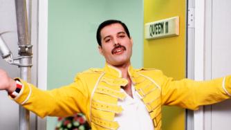Queen: quella volta che Freddie Mercury organizzò il party più selvaggio e sfrenato di sempre. Il racconto