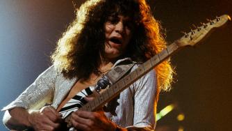 Come Eddie Van Halen con il suo stile ha rivoluzionato per sempre la chitarra e il rock