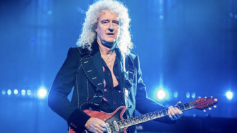 Brian May racconta le sue radici blues: da Clapton a Billy Gibbons, fino a Sleeping on the Sidewalk