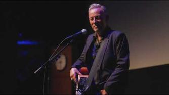 Bruce Springsteen ha suonato a sorpresa durante la proiezione di "Deliver Me From Nowhere" a New York. Guarda il video
