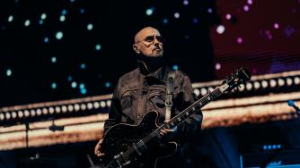 Oasis, Bonehead ha rivelato di avere un cancro alla prostata: “Mi prenderò una pausa, ma tornerò presto”