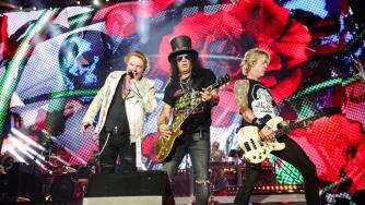 Guns N' Roses, l'ex manager denuncia la band: "stanno cercando di bloccare la pubblicazione del mio libro"
