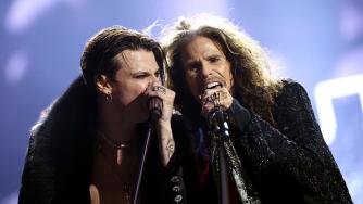 Yungblud ha raccontato come è nata la collaborazione con gli Aerosmith: "Ho ricevuto una mail da Joe Perry"