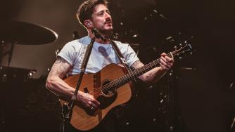Mumford & Sons: le foto più belle e la scaletta del concerto a Bologna