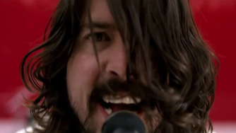 Foo Fighters, il vero significato di The Pretender: dalla protesta fino al ritornello nato da una canzone per bambini