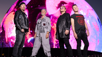 U2, Bono aggiorna i fan sulle condizioni di salute di Larry Mullen Jr.
