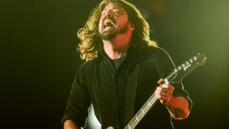 Dave Grohl omaggia i Korn con una felpa iconica di Jonathan Davis su Instagram