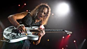 Metallica, Kirk Hammett rivela qual è il suo assolo preferito: "adoro suonarlo perché è dinamico, ed è perfetto così”