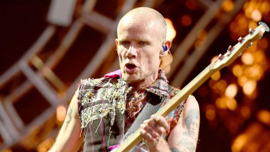 Red Hot Chili Peppers, Flea: "L'incidente sulla nave ha ritardato l'uscita del disco"