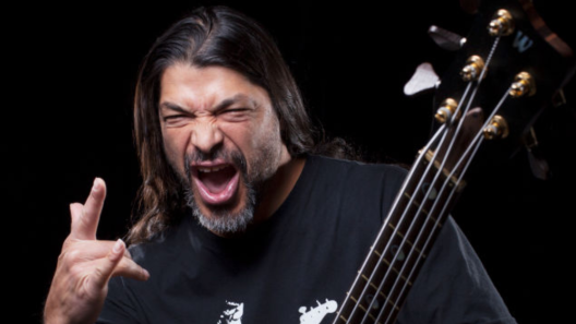 Metallica, Robert Trujillo rivela perché non ha mai scritto molto materiale per la band: "Ognuno contribuisce a suo modo"