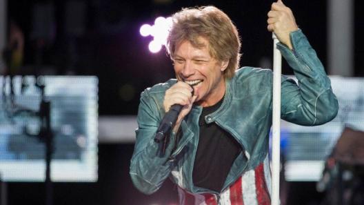 Jon Bon Jovi lancia una nuova linea di vini. Il primo è il rosè Diving into Hampton Water!