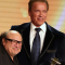 Arnold Schwarzenegger e gli scherzi di Danny DeVito: "Mi riempì il sigaro di marijuana. Tornai sul set sballato"