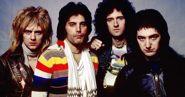 Queen La Vera Storia Di We Will Rock You E Del Suo Videoclip Girato In Giardino